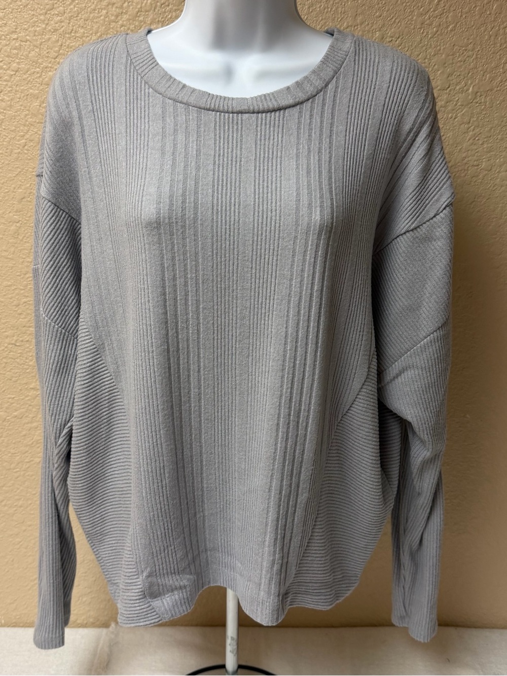 4/$20 Simply Vera Vera Wang Light Gray Ribbed Crewneck Sweater
